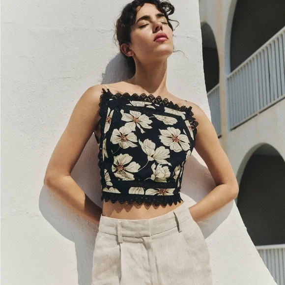 Reformation Meadow Top - Picture 2 of 5